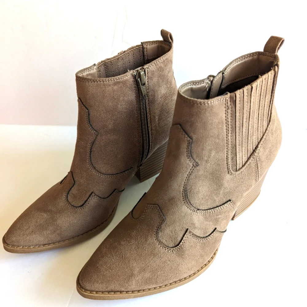 American Rag Tan Kayyla Booties Pointed Toe Faux Suede Inside Zip Size 6.5